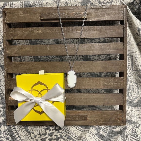 Kendra Scott euc Rae white faceted gemstone long silver chain pendant necklace - Picture 5 of 5